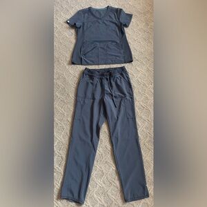 ✨ Off-duty comfort, on-duty drip ✨
Scrubstar Scrub Set | Size M | EUC